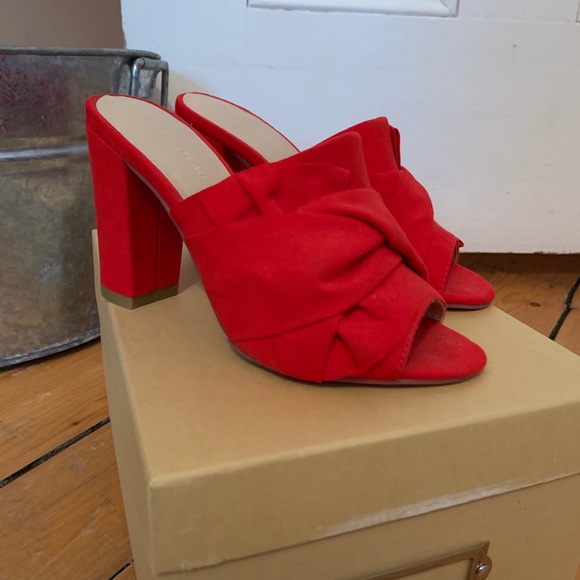 Le Chateau Red Shoes - Picture 3 of 4